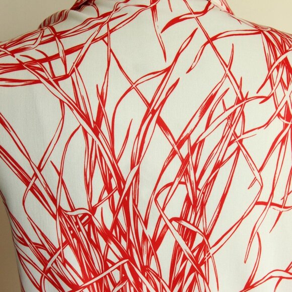 Vintage 1970s Top, Red and White  Dagger Collar Botanical Print Blouse - Picture 10 of 10